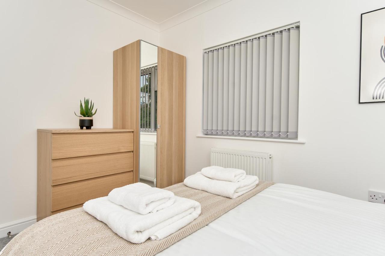 Beautiful 3 Bed Apartment In Bonchurch - Nr Ventnor - Large Outside Terrace & Parking - Dog Friendly - The Perfect Choice For Couples, Friends, Families - 5 Mins To Beach Exteriér fotografie