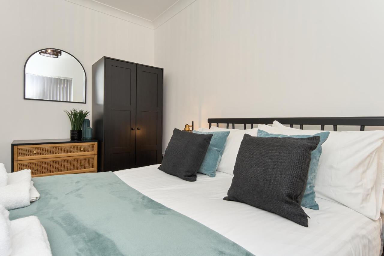 Beautiful 3 Bed Apartment In Bonchurch - Nr Ventnor - Large Outside Terrace & Parking - Dog Friendly - The Perfect Choice For Couples, Friends, Families - 5 Mins To Beach Exteriér fotografie