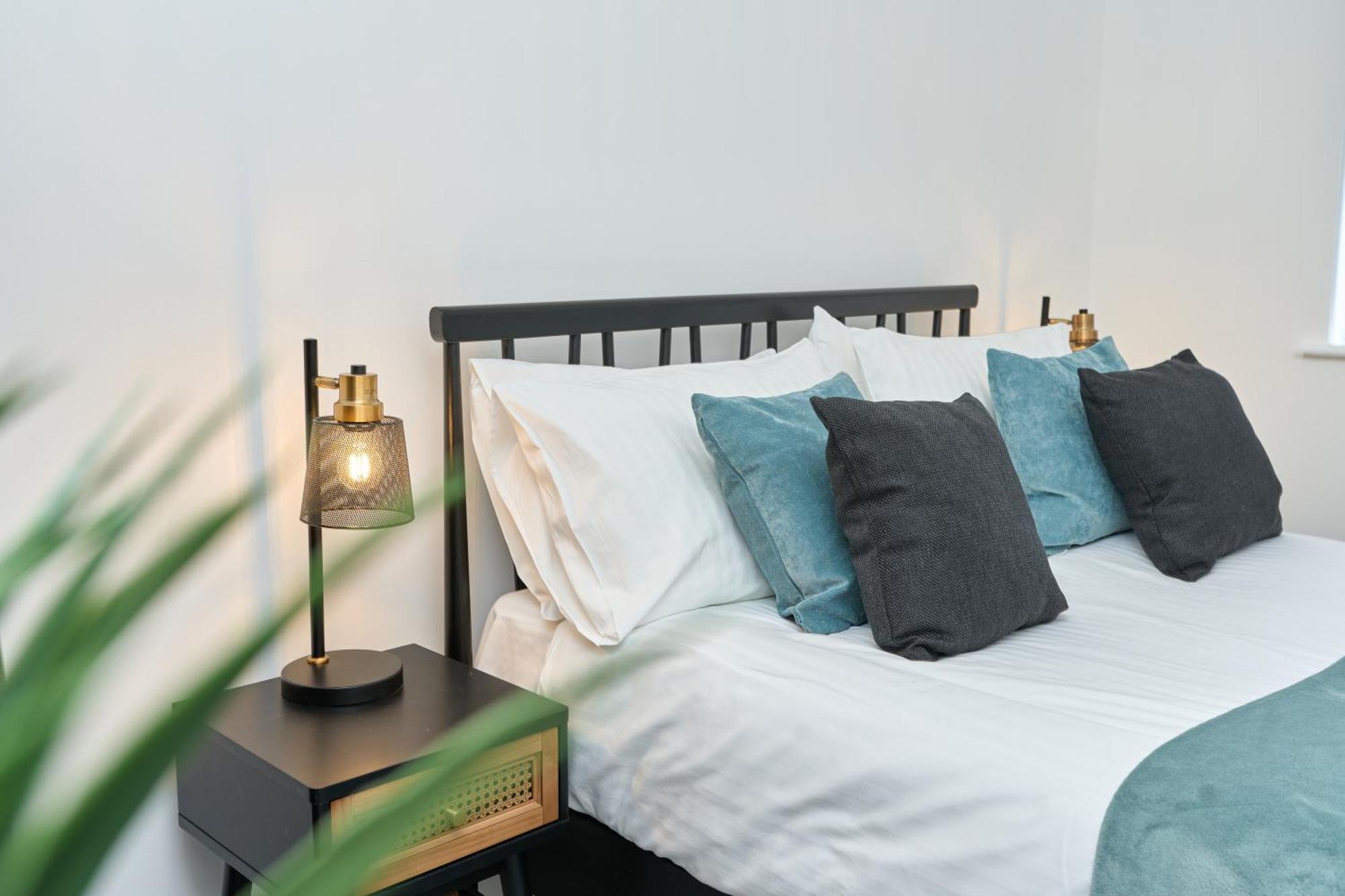 Beautiful 3 Bed Apartment In Bonchurch - Nr Ventnor - Large Outside Terrace & Parking - Dog Friendly - The Perfect Choice For Couples, Friends, Families - 5 Mins To Beach Exteriér fotografie