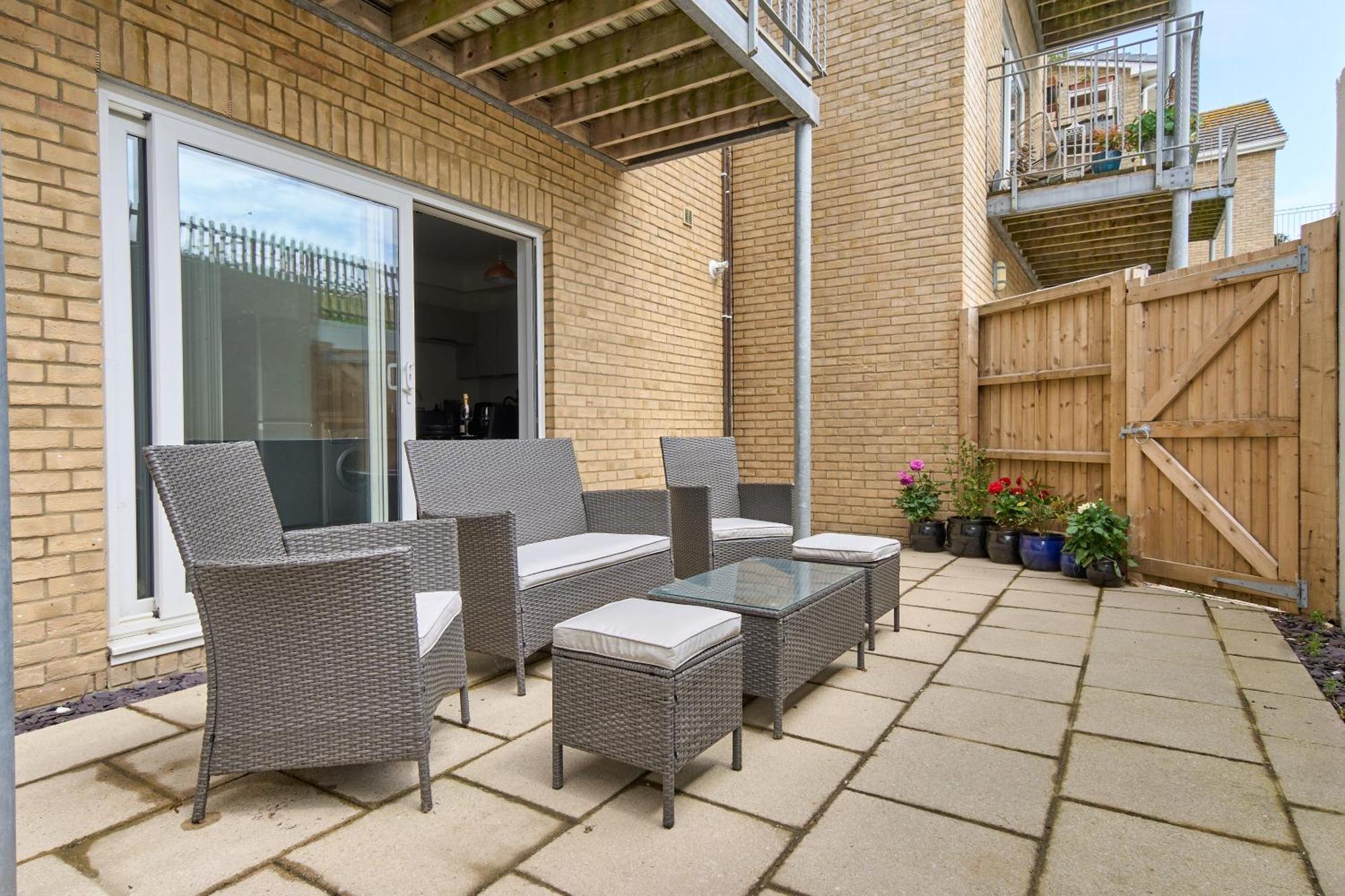 Beautiful 3 Bed Apartment In Bonchurch - Nr Ventnor - Large Outside Terrace & Parking - Dog Friendly - The Perfect Choice For Couples, Friends, Families - 5 Mins To Beach Exteriér fotografie
