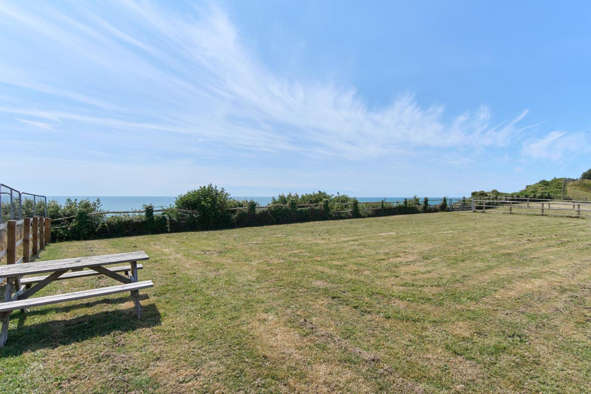 Beautiful 3 Bed Apartment In Bonchurch - Nr Ventnor - Large Outside Terrace & Parking - Dog Friendly - The Perfect Choice For Couples, Friends, Families - 5 Mins To Beach Exteriér fotografie